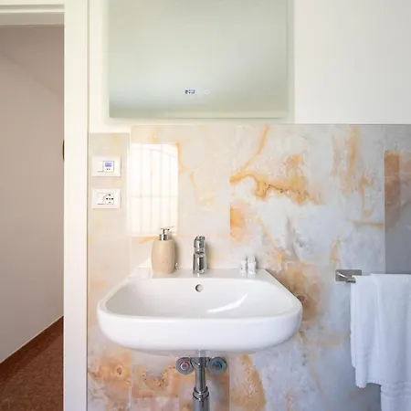 San Mamolo Elegant 4-bedroom